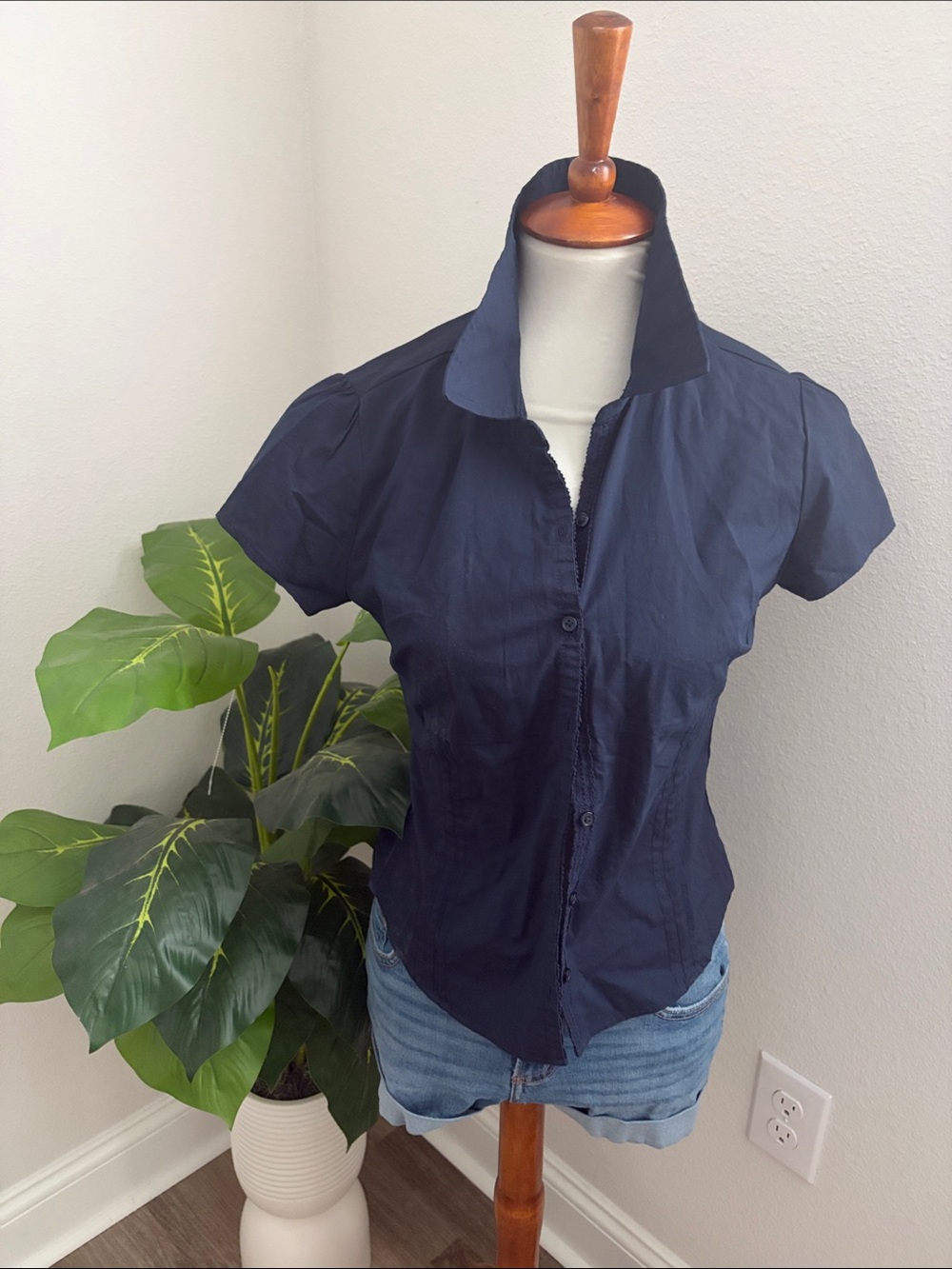 Hollister Navy Short-Sleeve Button Down Shirt